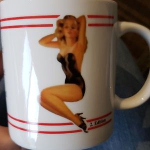Pin up mug